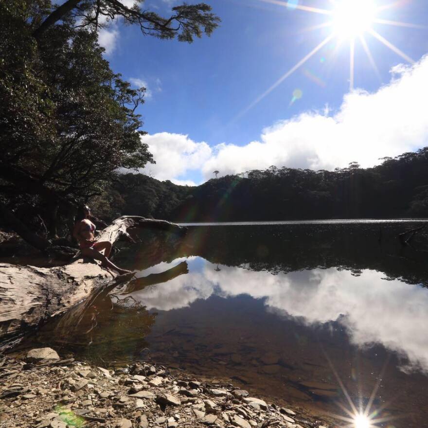 Τραγικό τέλος για την «Πεζοπόρο με το Μπικίνι»: Πέθανε από το κρύο μέσα σε χαράδρα