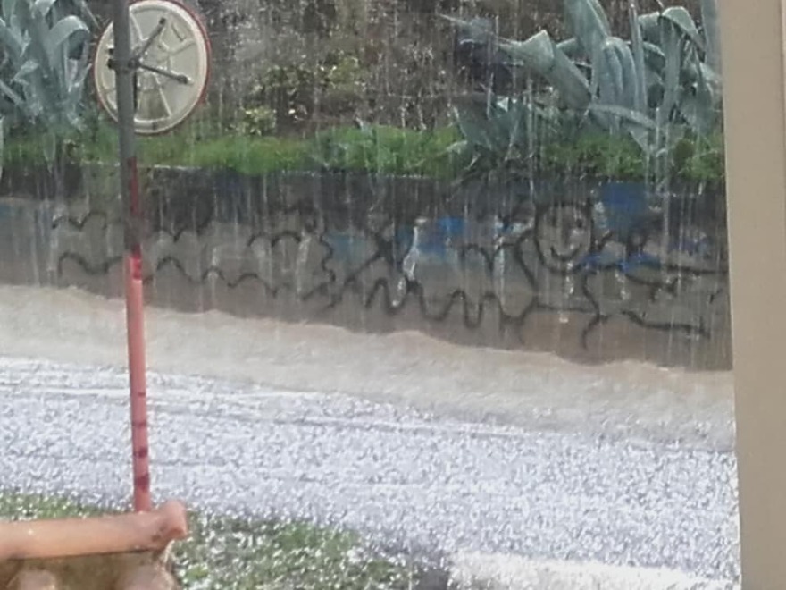 Ισχυρή χαλαζόπτωση σε Καλαμάτα και Μάνη