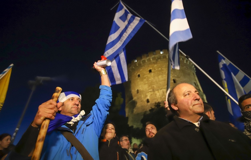Δείτε βίντεο από το συλλαλητήριο στο Σύνταγμα: Πετροπόλεμος και χημικά στην Αμαλίας