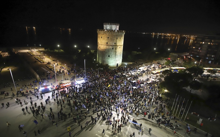 Δείτε βίντεο από το συλλαλητήριο στο Σύνταγμα: Πετροπόλεμος και χημικά στην Αμαλίας