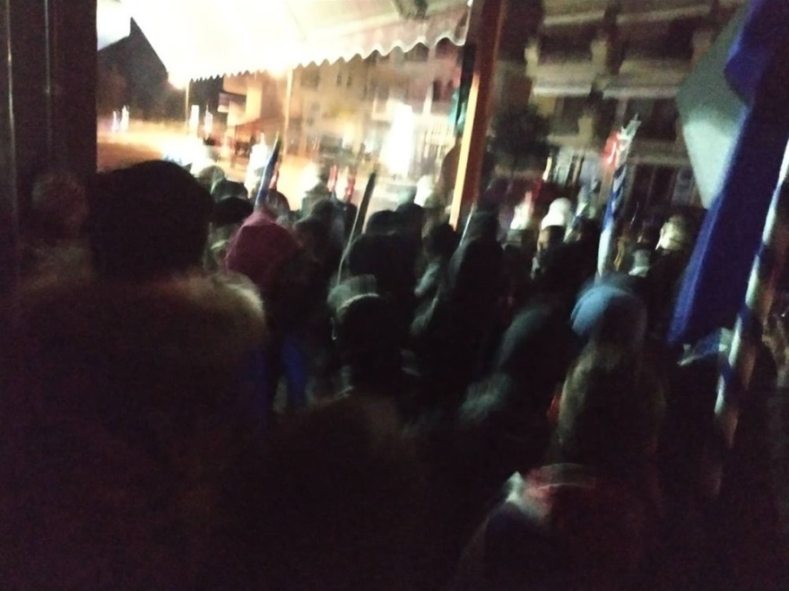 Πολίτες «πολιόρκησαν» τα σπίτια των βουλευτών του ΣΥΡΙΖΑ Καραγιαννίδη και Σκούφα