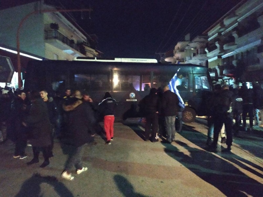 Πολίτες «πολιόρκησαν» τα σπίτια των βουλευτών του ΣΥΡΙΖΑ Καραγιαννίδη και Σκούφα