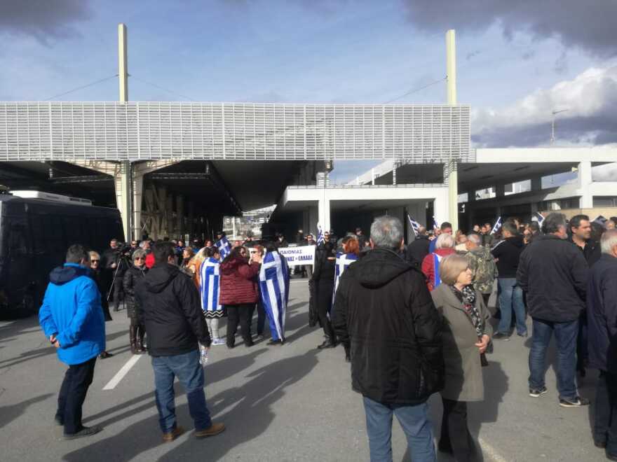 Έξι προσαγωγές στη συγκέντρωση διαμαρτυρίας για τις Πρέσπες στο τελωνείο των Ευζώνων