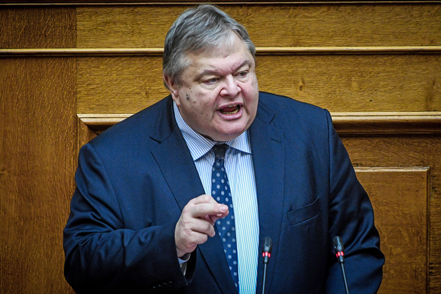 Οριακή πλειοψηφία κυρώνει τη Συμφωνία των Πρεσπών κόντρα στον λαό