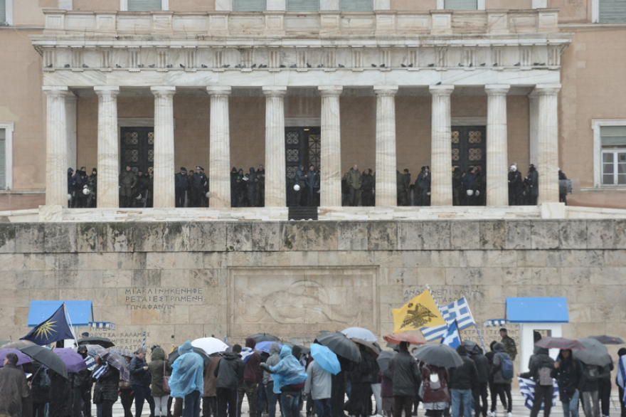 Σε εξέλιξη το συλλαλητήριο κατά της Συμφωνίας των Πρεσπών - Κλειστός ο σταθμός του μετρό «Σύνταγμα»