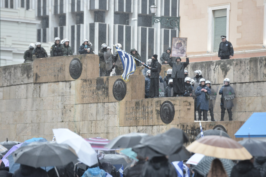 Σε εξέλιξη το συλλαλητήριο κατά της Συμφωνίας των Πρεσπών - Κλειστός ο σταθμός του μετρό «Σύνταγμα»