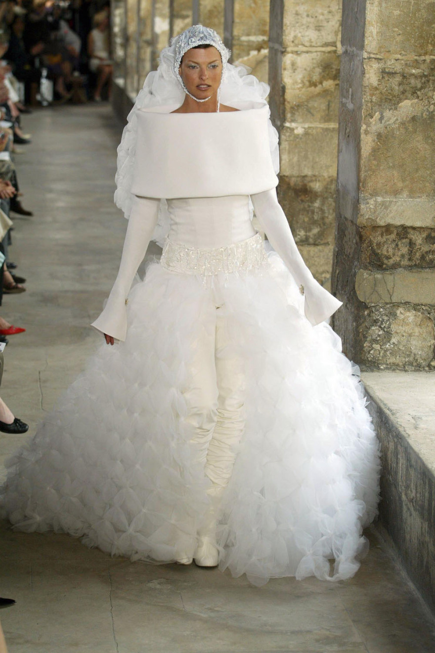 Τα μοντέλα που φόρεσαν νυφικά στα σόου Haute Couture του οίκου Chanel