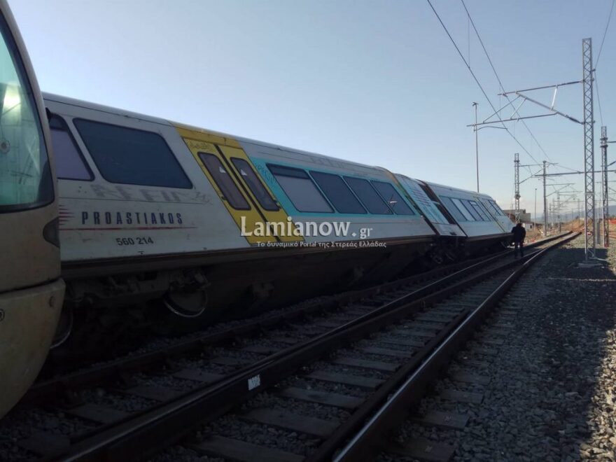 Τρένο εκτροχιάστηκε και «τούμπαρε» στο Λιανοκλάδι - Δείτε εικόνες