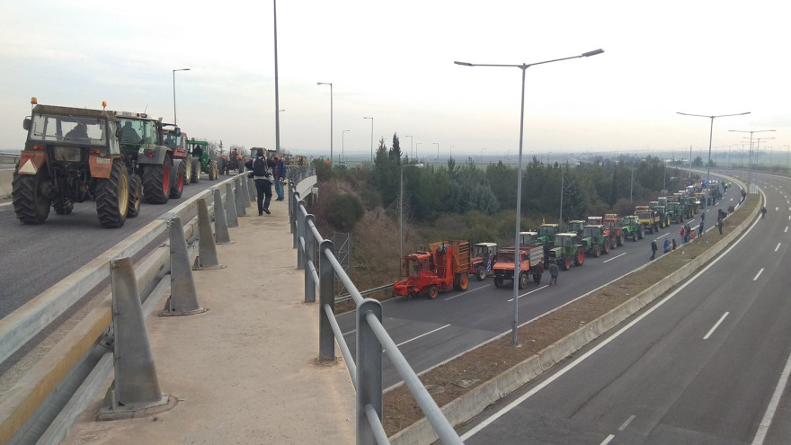 Στο δρόμο οι αγρότες:  Κλειστή η Αθηνών - Θεσσαλονίκης στον κόμβο της Νίκαιας 