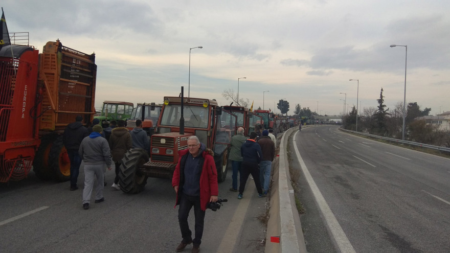 Στο δρόμο οι αγρότες:  Κλειστή η Αθηνών - Θεσσαλονίκης στον κόμβο της Νίκαιας 