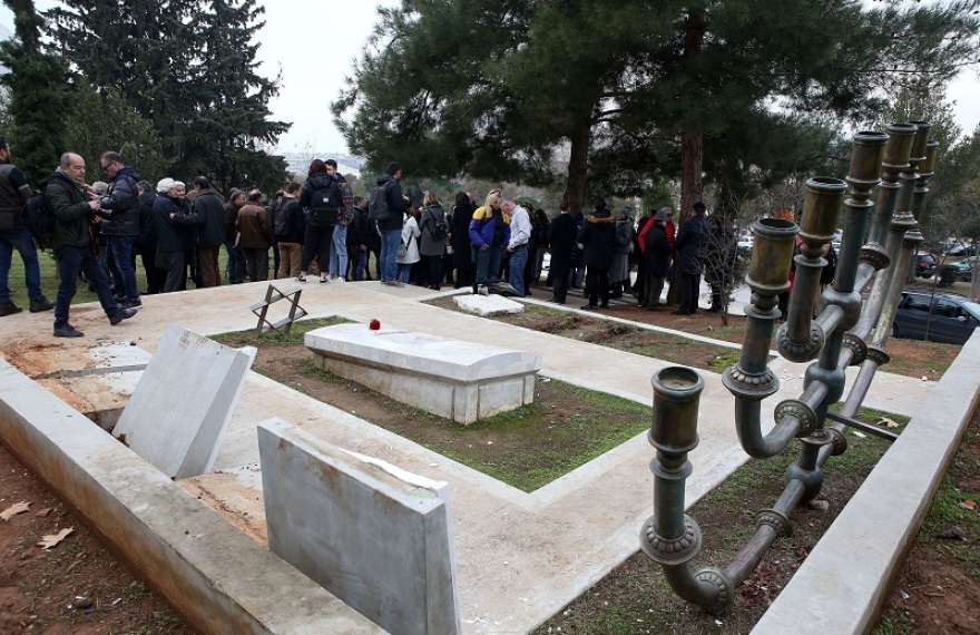 Θεσσαλονίκη: Σιωπηλή διαμαρτυρία στο εβραϊκό νεκροταφείο