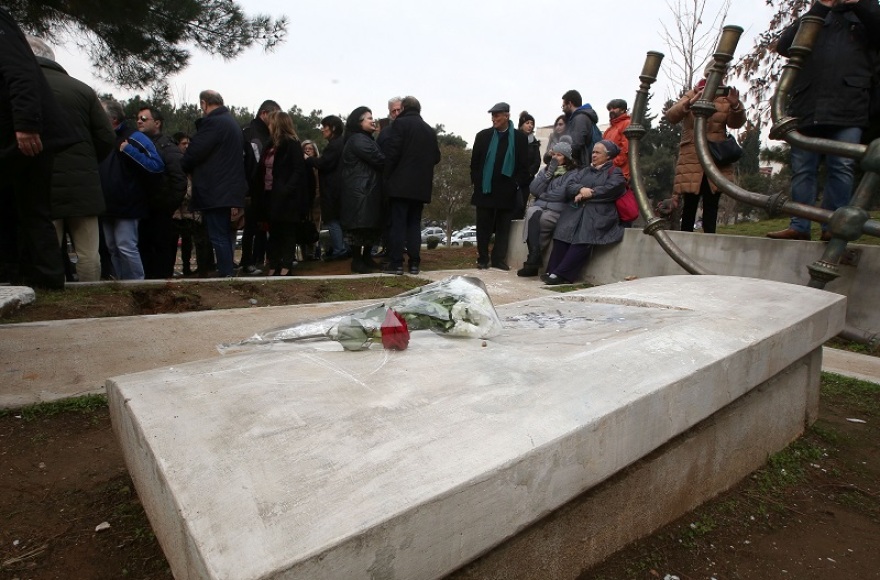 Θεσσαλονίκη: Σιωπηλή διαμαρτυρία στο εβραϊκό νεκροταφείο