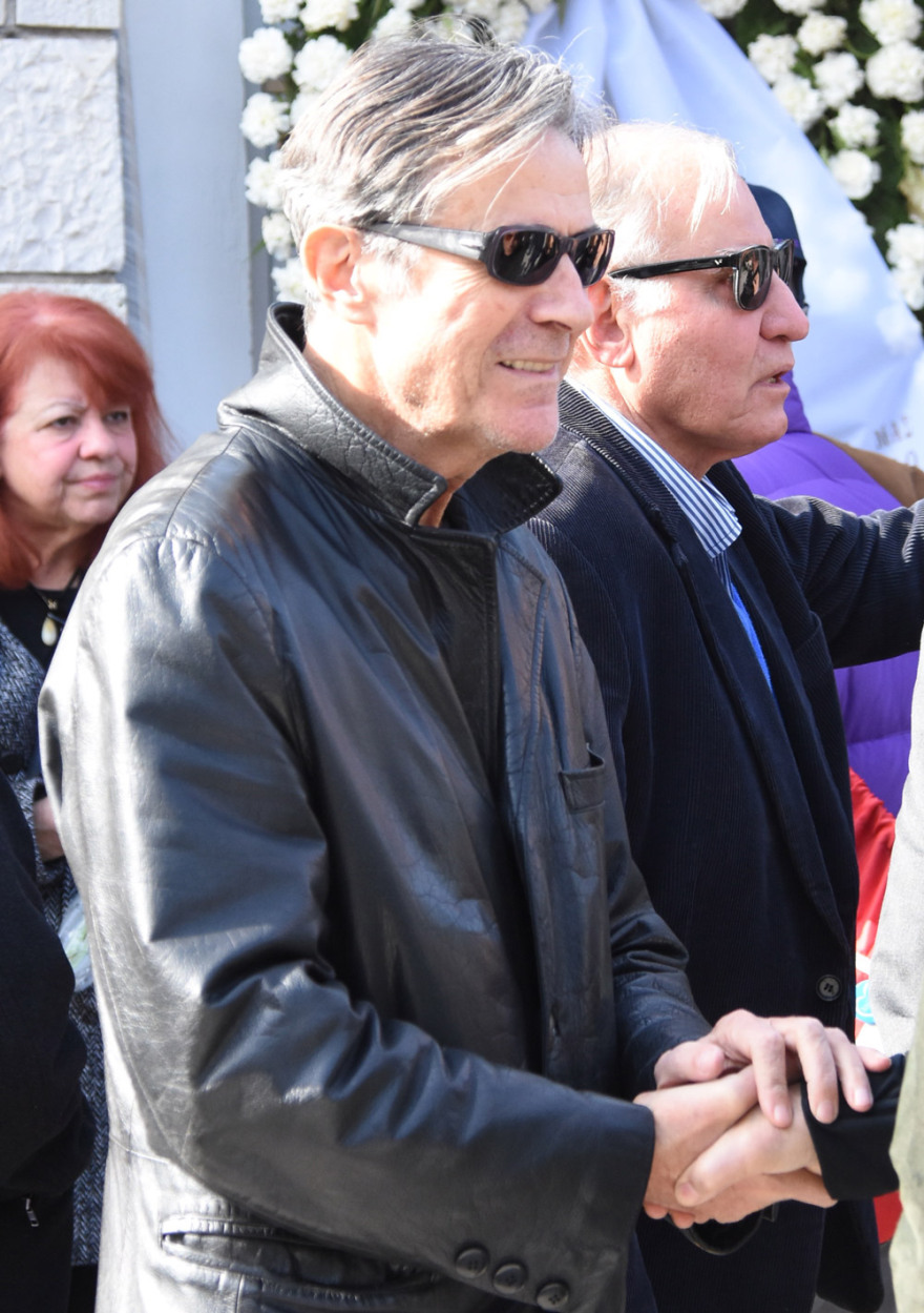 Ο Γιώργος Λάνθιμος αποχαιρετά τον πατέρα του Αντώνη 