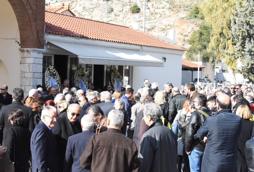 Ο Γιώργος Λάνθιμος αποχαιρετά τον πατέρα του Αντώνη 