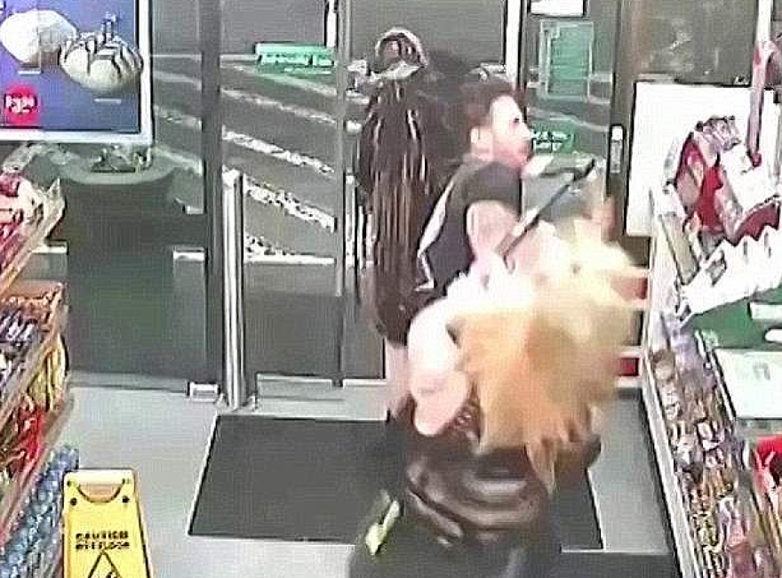 Την απέρριψε στο πρώτο ραντεβού και του επιτέθηκε με τσεκούρι 