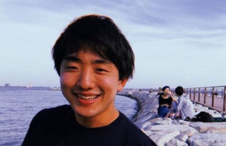 Νεαρός Ιάπωνας είχε σχέση επί έναν χρόνο με κατσαρίδα και όταν η «αγαπημένη» του πέθανε... την έφαγε