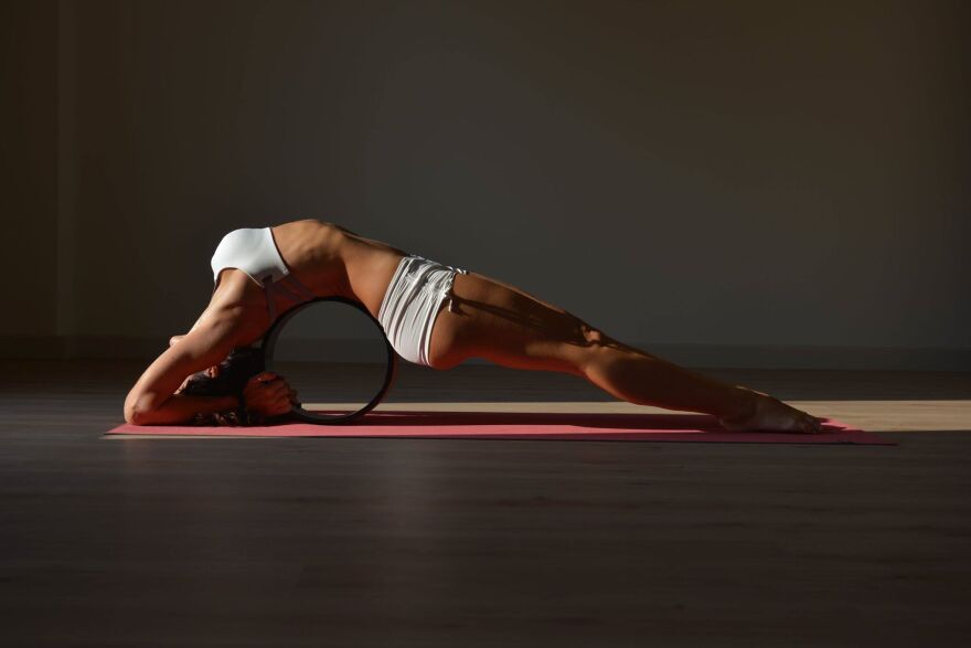 Γιόγκα με συνοδεία κρασιού για πρώτη φορά στην Ελλάδα