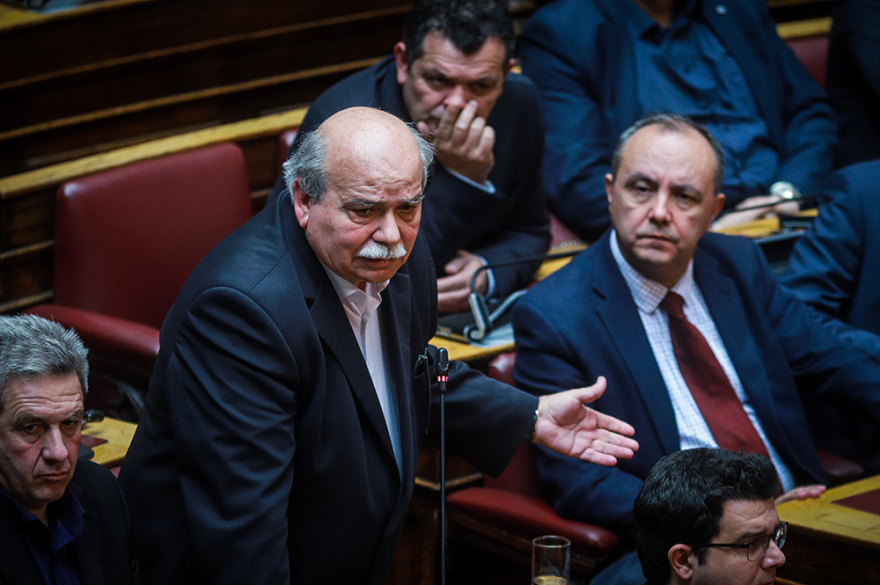 Κωμωδία στη Βουλή: Σήμερα εγκρίθηκε νομοσχέδιο που πάγωσε χθες λόγω μιας... γκαζόζας