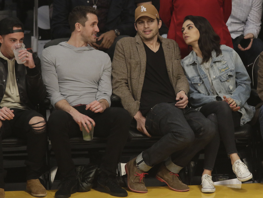 Μίλα Κούνις- Άστον Κούτσερ: Μαζί σε αγώνα ΝΒΑ