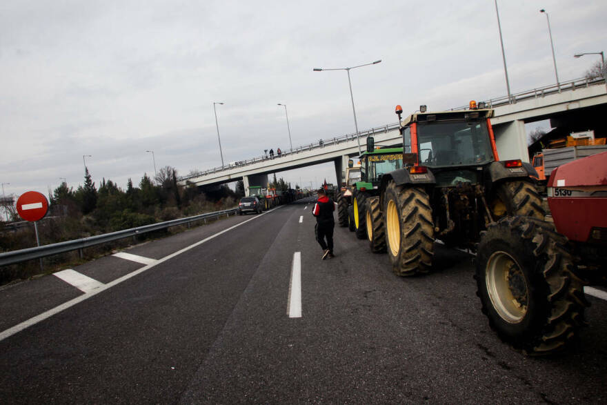 Νόμπελ αυταρχισμού: Δίωξη σε 10 αγρότες για παρακώλυση συγκοινωνιών