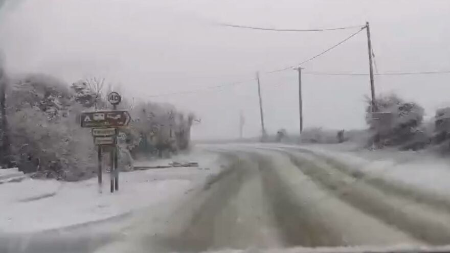 Στο έλεος του χιονιά και η Βρετανία: Πάνω από 100 οχήματα εγκλωβισμένα στην Κορνουάλη