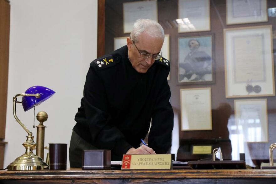 Τη Σχολή Πυροβολικού και το Κέντρο Εκπαίδευσης Ειδικών Δυνάμεων επισκέφτηκε ο νέος αρχηγός ΓΕΣ