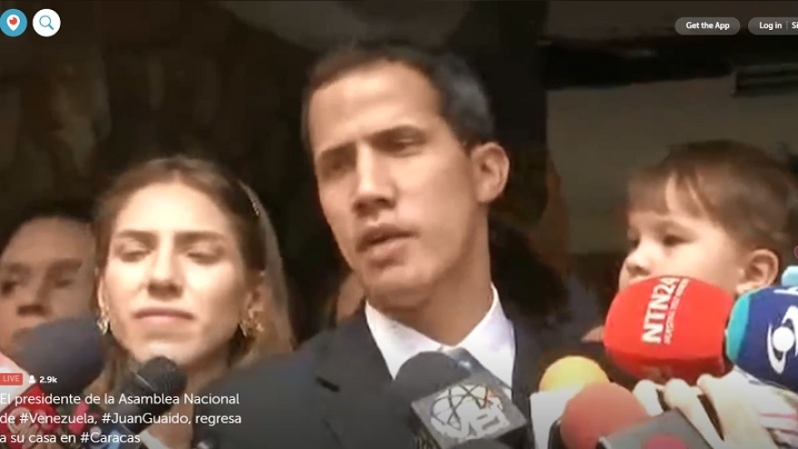 Βενεζουέλα: Ο Γκουαϊδό καταγγέλλει έφοδο των ειδικών δυνάμεων στο σπίτι του 