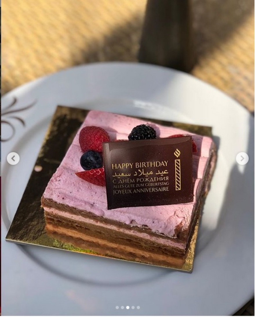 Η Έλενα Παπαρίζου γιόρτασε τα γενέθλιά της κάπου εξωτικά