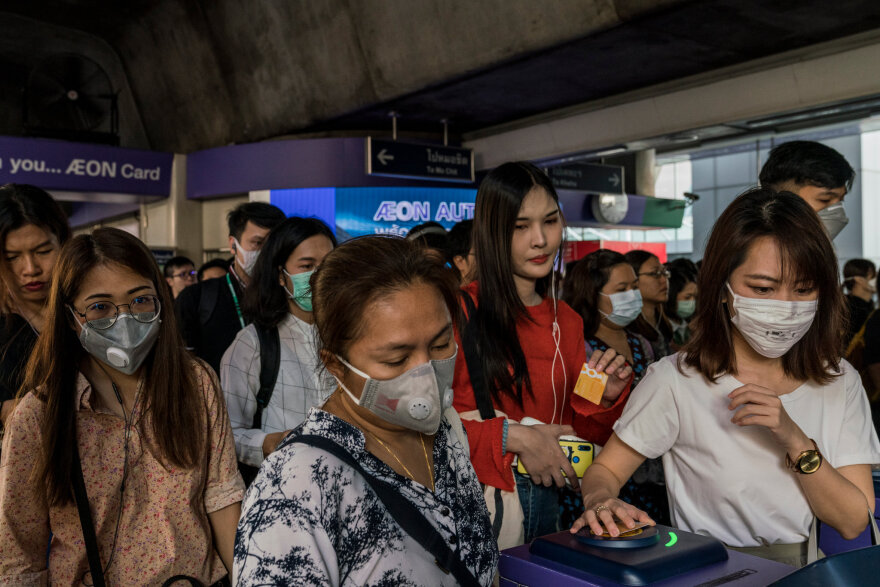 Βυθισμένη στο νέφος η Μπανγκόκ - Οι άνθρωποι βήχουν αίμα εξαιτίας της ρύπανσης