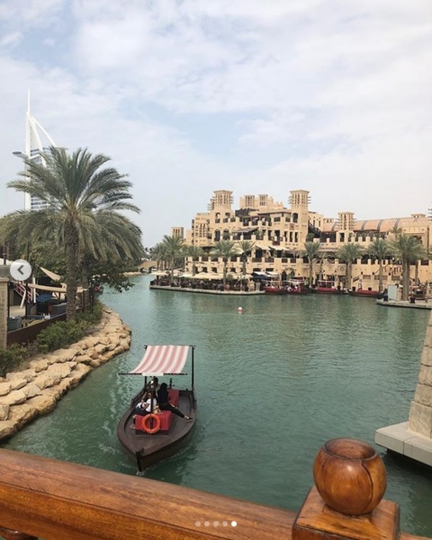 Η Έλενα Παπαρίζου γιόρτασε τα γενέθλιά της κάπου εξωτικά