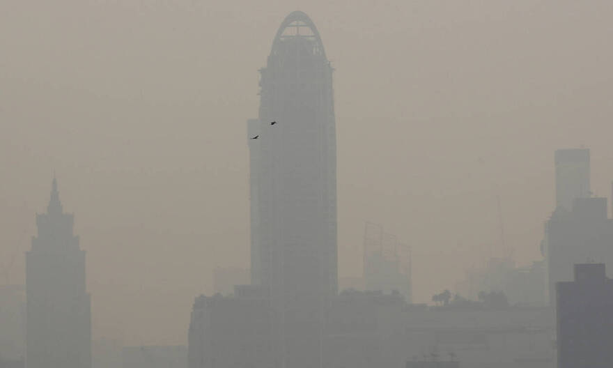 Βυθισμένη στο νέφος η Μπανγκόκ - Οι άνθρωποι βήχουν αίμα εξαιτίας της ρύπανσης