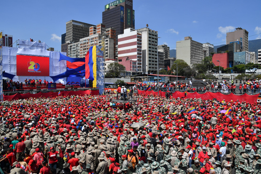 Βενεζουέλα ώρα μηδέν: Πρόωρες εκλογές πρότεινε ο Νικολάς Μαδούρο