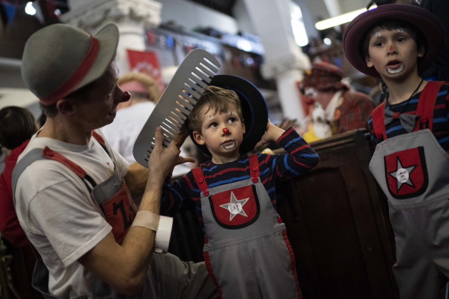 Φωτογραφίες: Γιατί το Λονδίνο γέμισε με εκατοντάδες κλόουν