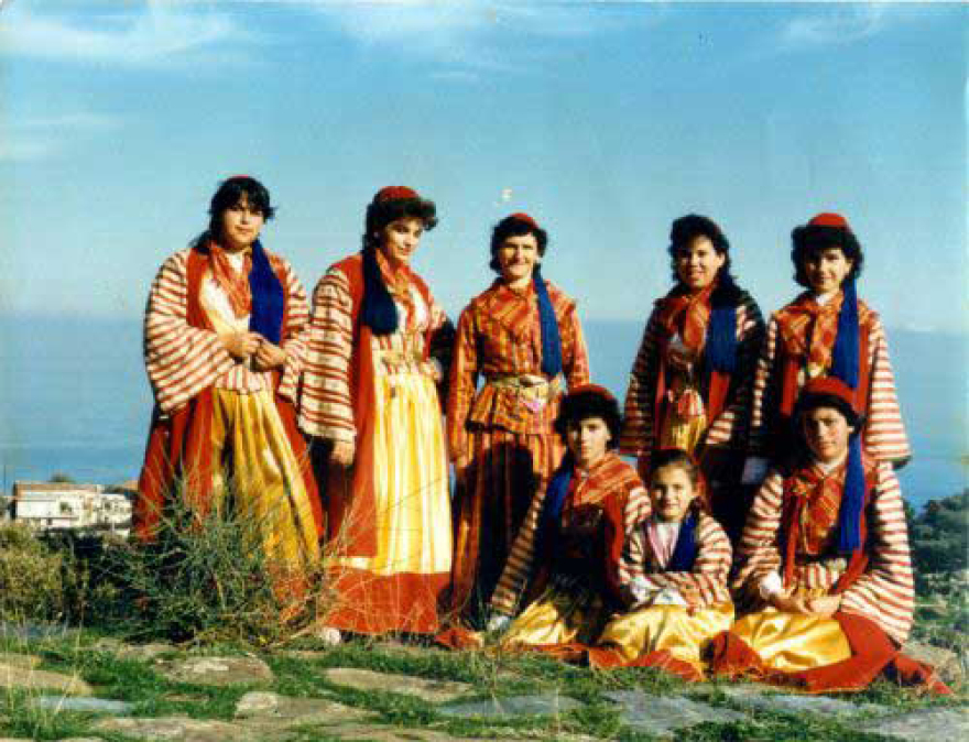 Οι Τσάκωνες: Eτυμολογία του ονόματός τους, ιστορία, γλώσσα