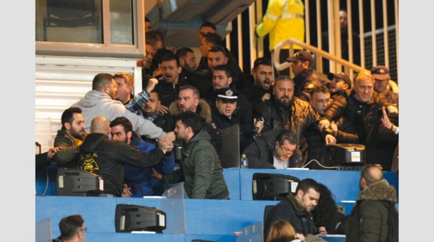 Επεισόδια κάτω από το μπουθ του ΠΑΟΚ στο ΟΑΚΑ