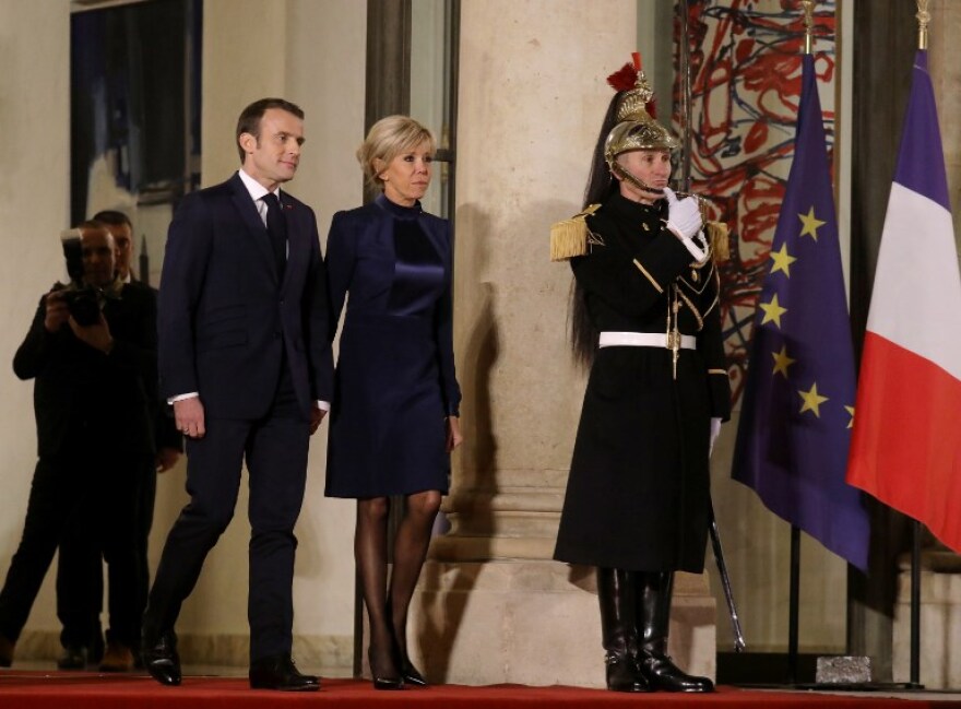 «Madame La Presidente»: Η Μπριζίτ Μακρόν κάνει κουμάντο στο Ελιζέ