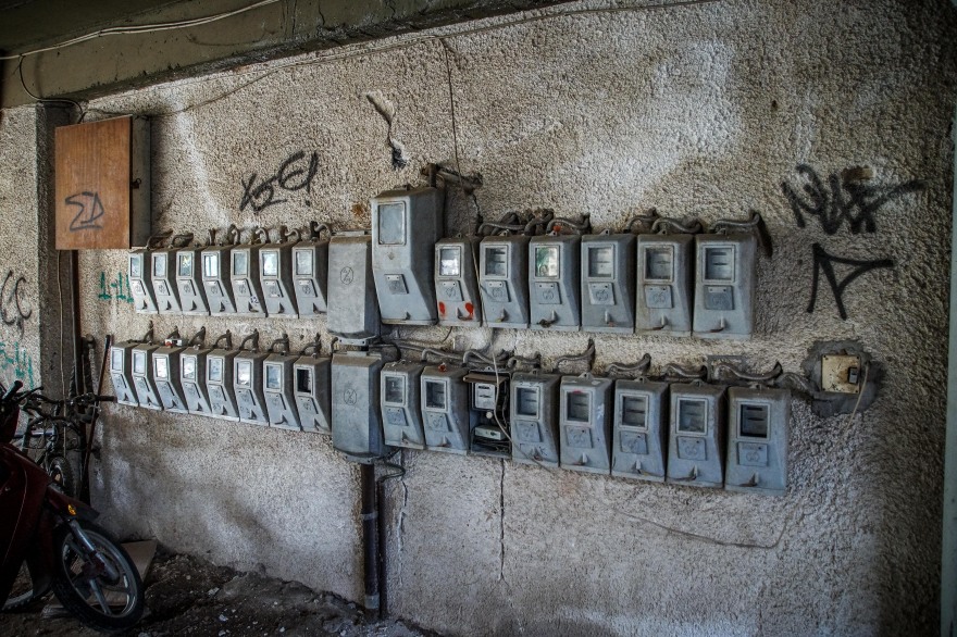 Φωτογραφίες: Ρωγμές, δρόμοι «στα δύο» και γκρεμισμένοι τοίχοι μετά τα Ρίχτερ στην Πρέβεζα