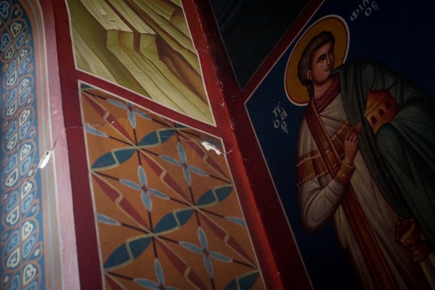 Φωτογραφίες: Ρωγμές, δρόμοι «στα δύο» και γκρεμισμένοι τοίχοι μετά τα Ρίχτερ στην Πρέβεζα