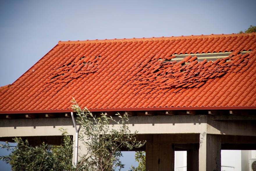 Φωτογραφίες: Ρωγμές, δρόμοι «στα δύο» και γκρεμισμένοι τοίχοι μετά τα Ρίχτερ στην Πρέβεζα