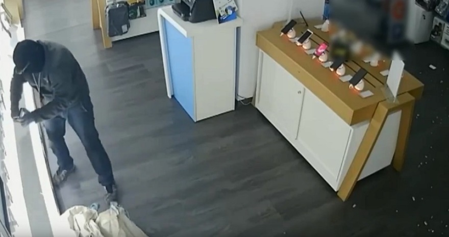 Βίντεο της ΕΛ.ΑΣ: Γνωρίζετε κάτι για τη συμμορία που έκλεβε καταστήματα; 