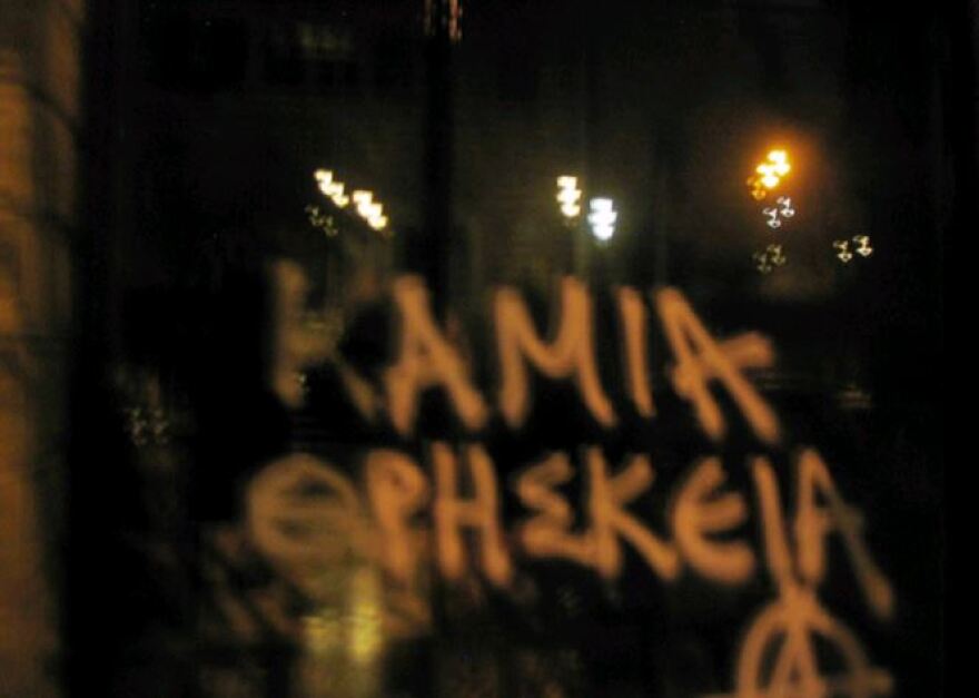 Θεσσαλονίκη: Αντιθρησκευτικά συνθήματα από αντιεξουσιαστές