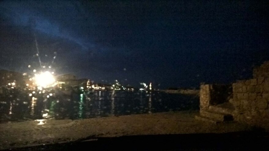 Καιρός: Καταιγίδες και χαλάζι στην Κρήτη - Οι κεραυνοί έκαναν τη νύχτα μέρα