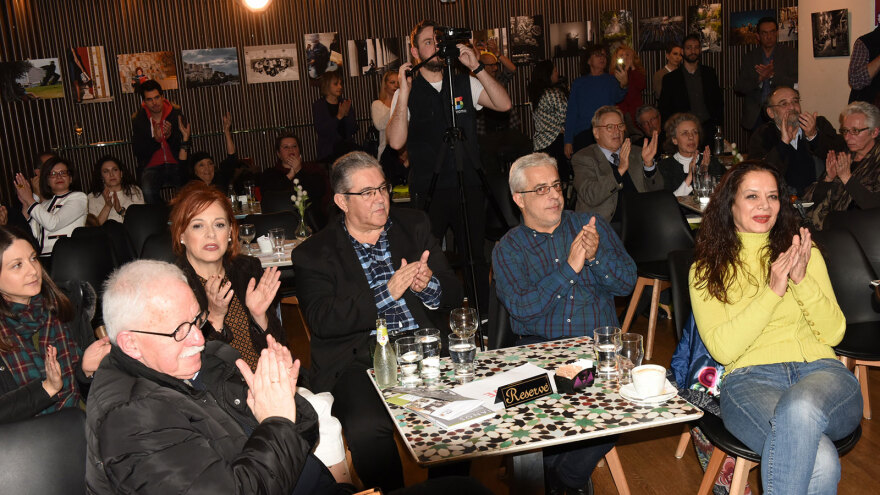 Αγκαλιές Κουτσούμπα - Μποφίλιου στην παρουσίαση του βιβλίου «Κίτρινο Υποβρύχιο» της Σεμίνας Διγενή