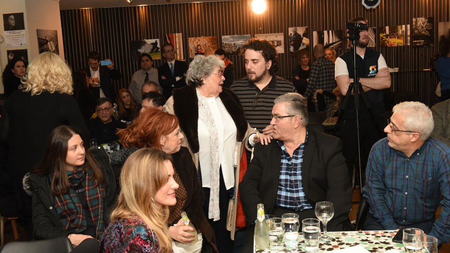 Αγκαλιές Κουτσούμπα - Μποφίλιου στην παρουσίαση του βιβλίου «Κίτρινο Υποβρύχιο» της Σεμίνας Διγενή