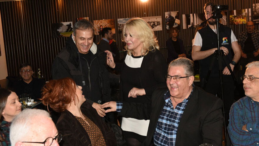 Αγκαλιές Κουτσούμπα - Μποφίλιου στην παρουσίαση του βιβλίου «Κίτρινο Υποβρύχιο» της Σεμίνας Διγενή