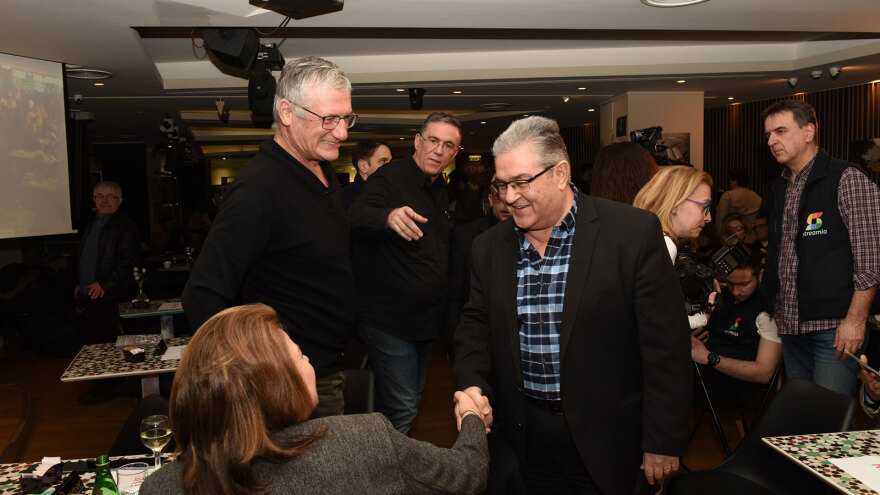 Αγκαλιές Κουτσούμπα - Μποφίλιου στην παρουσίαση του βιβλίου «Κίτρινο Υποβρύχιο» της Σεμίνας Διγενή