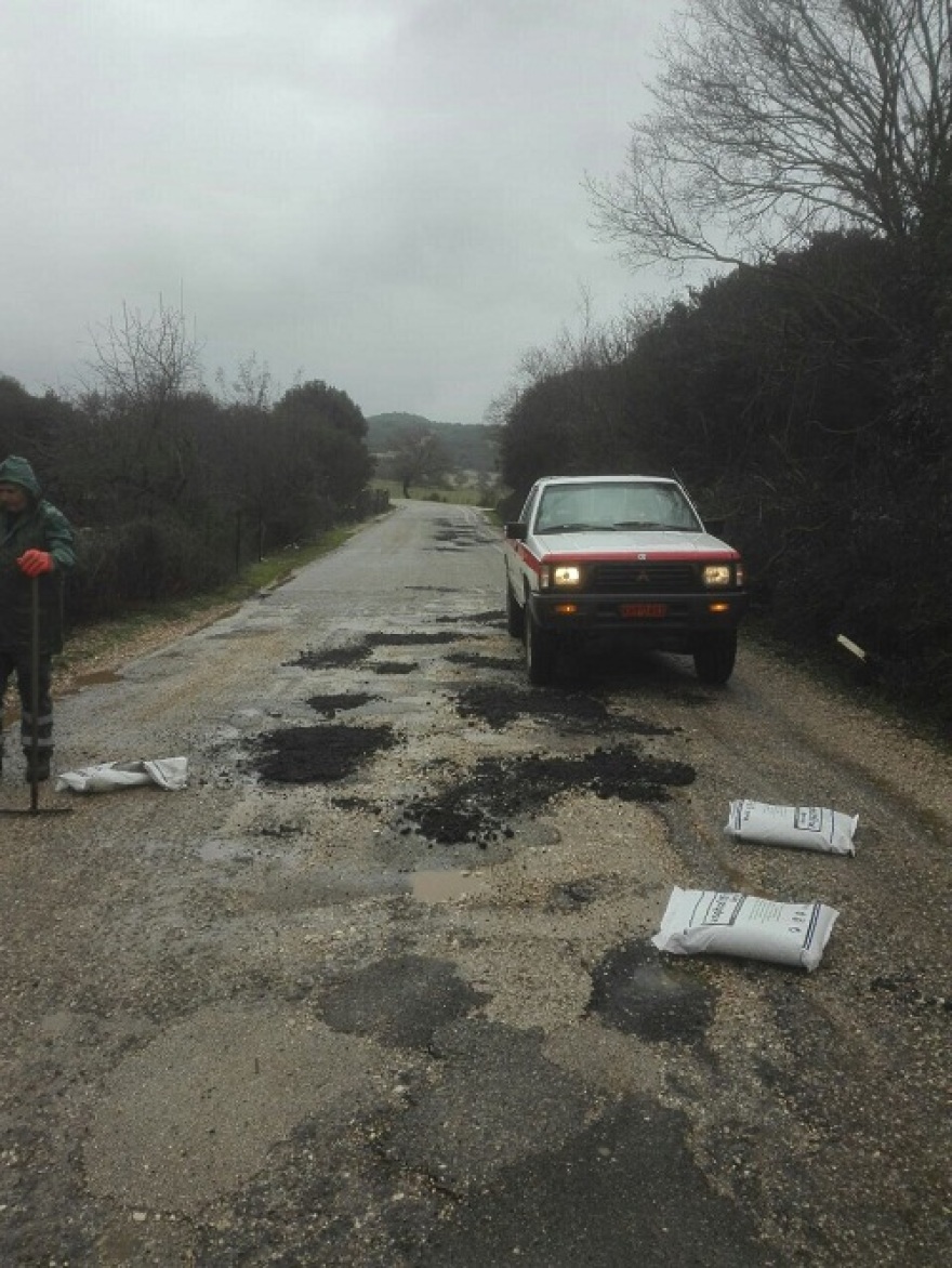 Κακοκαιρία: Πλημμύρες, κατολισθήσεις βράχων και κλειστοί δρόμοι