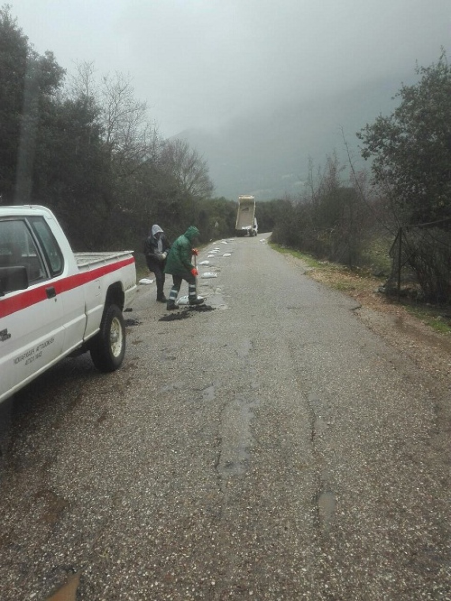 Κακοκαιρία: Πλημμύρες, κατολισθήσεις βράχων και κλειστοί δρόμοι