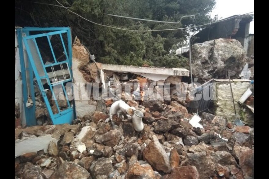 Κακοκαιρία: Πλημμύρες, κατολισθήσεις βράχων και κλειστοί δρόμοι