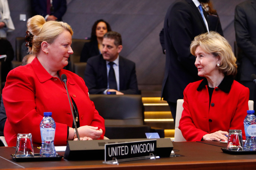 Τα Σκόπια στο ΝΑΤΟ: Πανηγυρίζουν οι γείτονες 